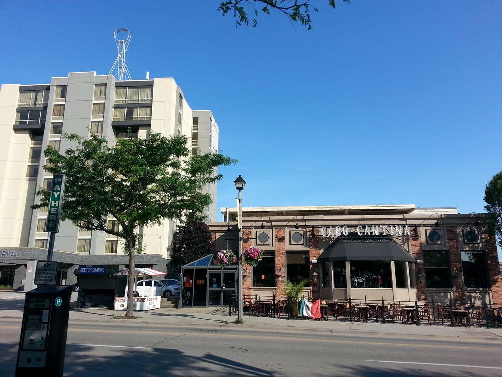 Vittoria & Hotel Niagara Falls